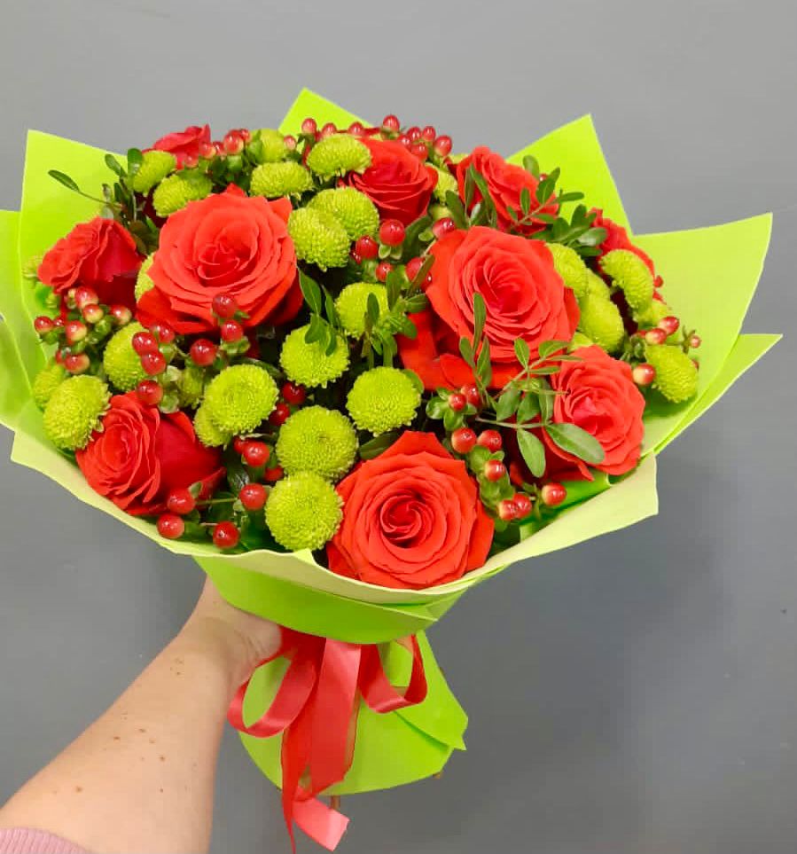 Букет цветов из: Хризантемы и Розы в Залесный Казань