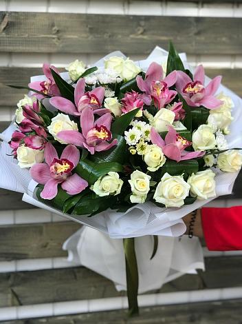 Букет цветов из: Розы и Хризантемы в Залесный Казань