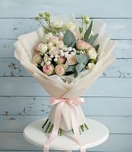 Букет цветов из:  Розы и Лизиантусы в Залесный Казань