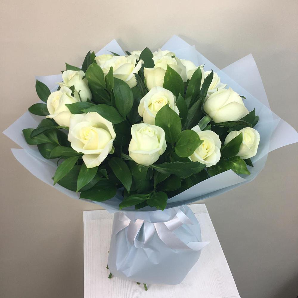 Букет 15 Белых роз Проуд в Залесный Казань