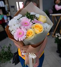 Букет цветов из:  Герберы, Розы и Хризантемы в Залесный Казань