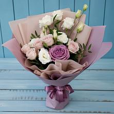 Букет цветов из:  Розы и Лизиантусы в Залесный Казань