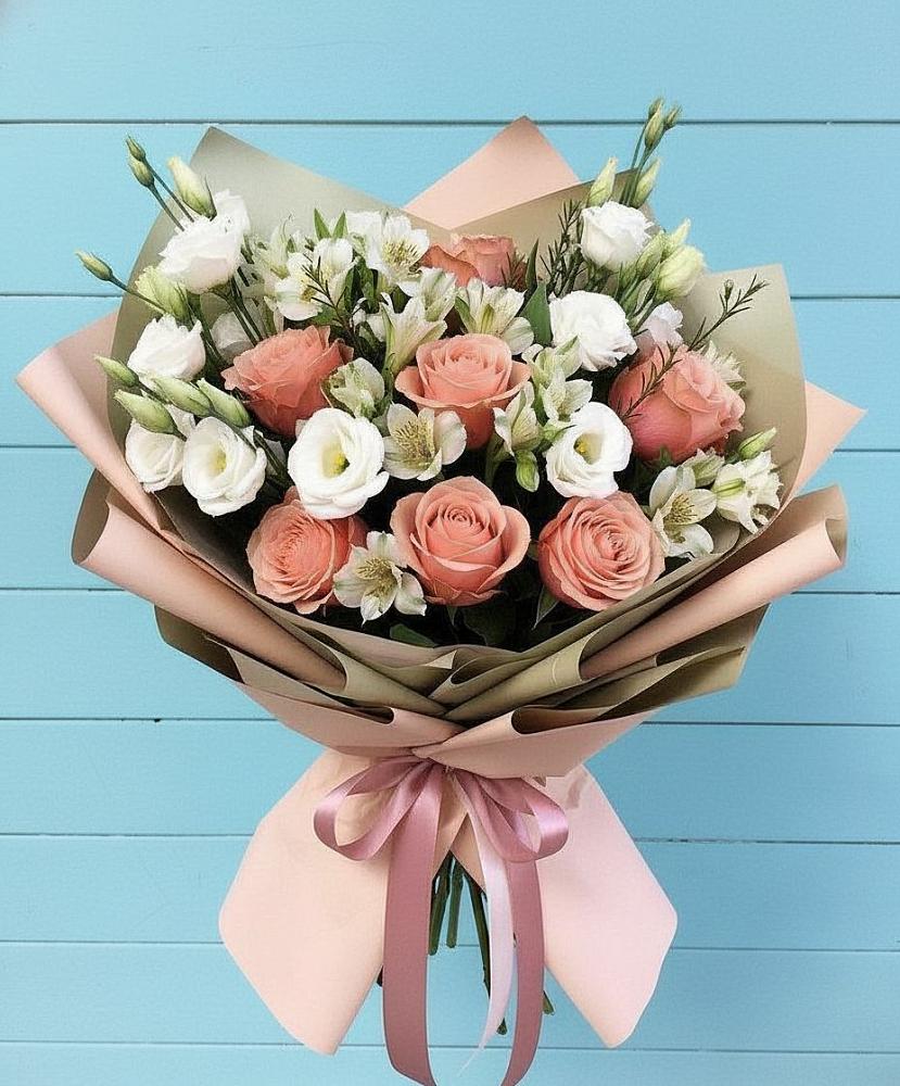 Букет цветов из: Розы, Альстромерии и Лизиантусы в Залесный Казань