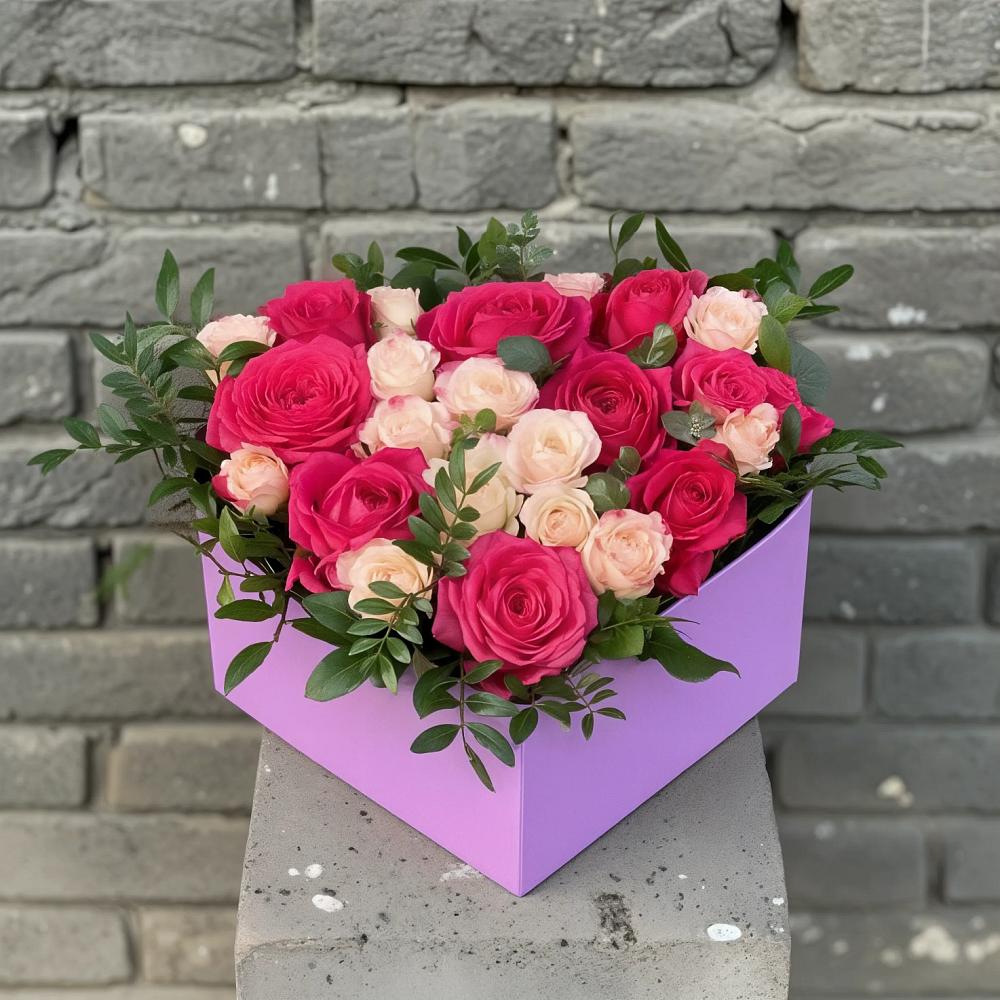 Цветочная композиция из Розы в коробке в Залесный Казань