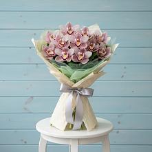 Букет цветов из:  Орхидеи и Розы в Залесный Казань