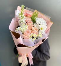 Букет цветов из:  Хризантемы и Розы в Залесный Казань