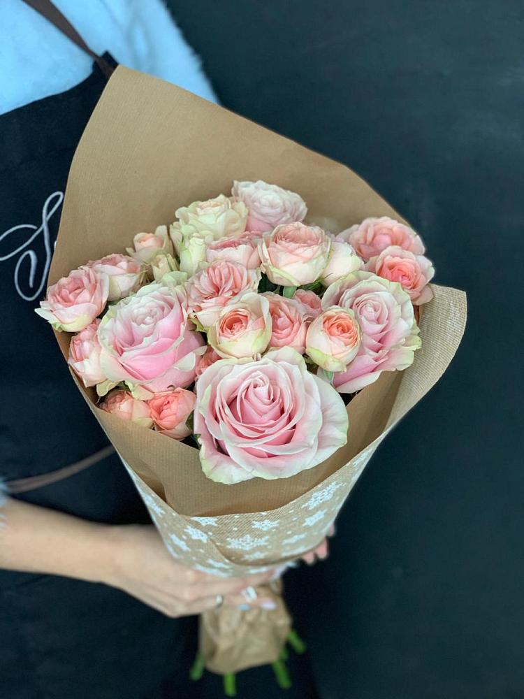 Букет цветов из: Хризантемы и Розы в Залесный Казань