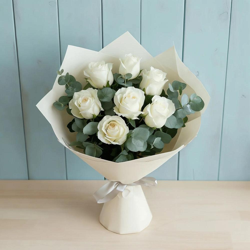 Букет Белые розы в Эвкалипте в Залесный Казань