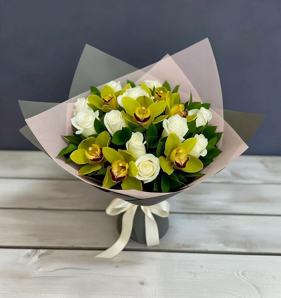 Букет цветов из: Орхидеи и Розы в Залесный Казань