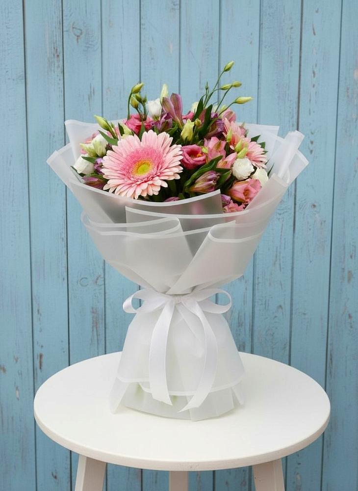 Букет цветов из: Герберы, Альстромерии и Лизиантусы в Залесный Казань