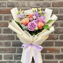 Букет цветов из:  Лизиантусы и Розы в Залесный Казань