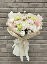Букет цветов из:  Гвоздики, Розы, Лизиантусы и Хризантемы #REPLACE_PRED# Залесный Казань