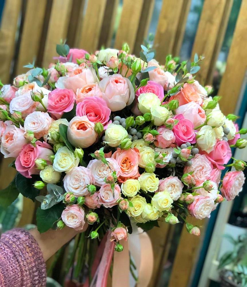 Букет цветов из: Розы в Залесный Казань