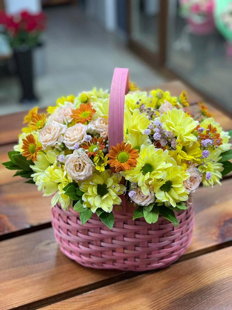 Цветочная композиция из Хризантемы и Розы в корзине в Залесный Казань