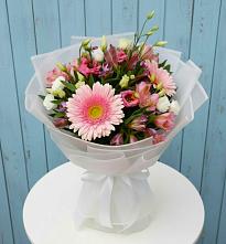 Букет цветов из:  Герберы, Альстромерии и Лизиантусы в Залесный Казань