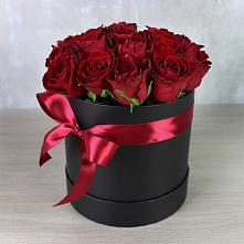 Цветочная композиция из Розы в шляпной коробке в Залесный Казань