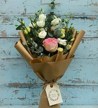Букет цветов из:  Розы и Лизиантусы в Залесный Казань