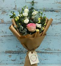 Букет цветов из:  Розы и Лизиантусы в Залесный Казань